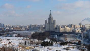 В парке "Зарядье" в Москве нашли медальон XVI века с розой Тюдоров