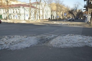 В Одессе «дороги знаний» остались покрыты льдом (ФОТО)