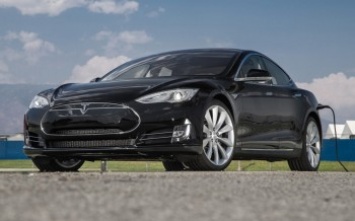 Электрокары Tesla научили превышать скорость
