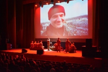 В Днепре презентовали выставку и спектакль, посвященные погибшим сотрудникам СБУ (ФОТО)