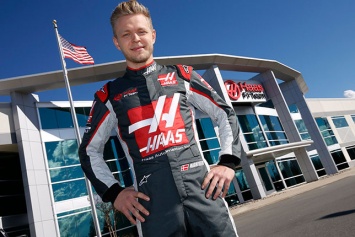 Кевин Магнуссен примерил комбинезон Haas F1