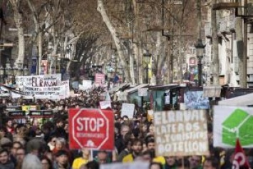 Испания: Жители Барселоны вышли на демонстрацию против туристов