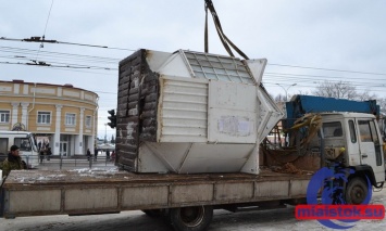 В Луганске "убирают" с центрального рынка киоски. В планах - расчистка южных кварталов