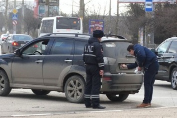 После рейда ГИБДД "забывчивые" севастопольцы бросились менять украинские права