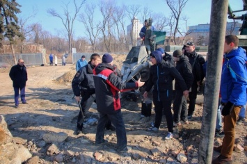 Потасовка на Французском бульваре: мэрия остановила незаконную стройку руками активистов РГБ