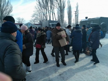 Авдеевка: проблемы с теплоснабжением, электроэнергией и связью. Жителям выдают хлеб