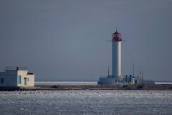 Замерзшее море угрожает яхтам в одесском порту (ФОТО)