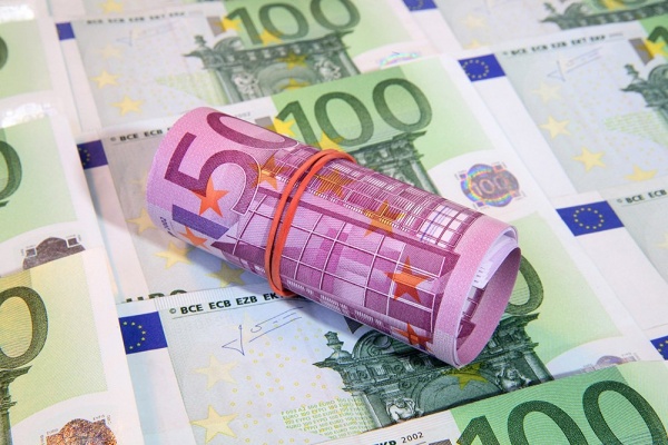 Впервые с марта курс евро превысил 69 рублей