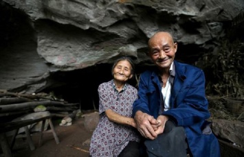 Эта пожилая пара прожила в пещере 54 года. И они не собираются покидать ее!