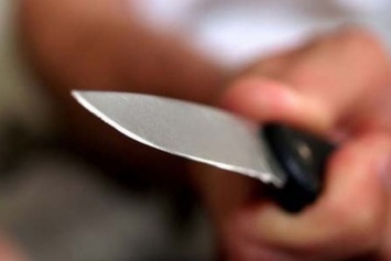 В Тернополе отец приставил нож к горлу жене и ребенку