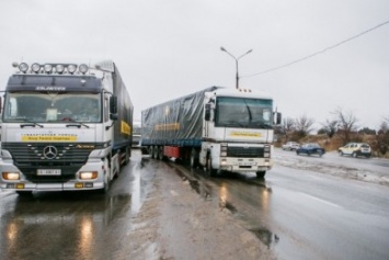 Штаб Ахметова: за три дня мирным жителям доставлено около 540 тонн гуманитарного груза