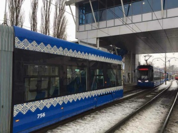 В КГГА отчитались о запуске 13 скоростных трамваев на Борщаговку