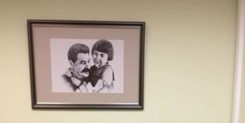 В кабинете ярославского детского омбудсмена обнаружили портрет Сталина