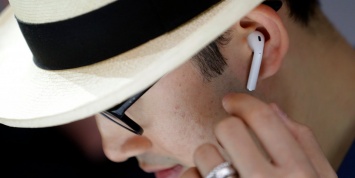 Apple исправит проблемы с гарнитурой AirPods