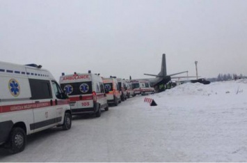 В аэропорту Днепра очередь из скорых. Волонтеры просят помощи горожан. ФОТО