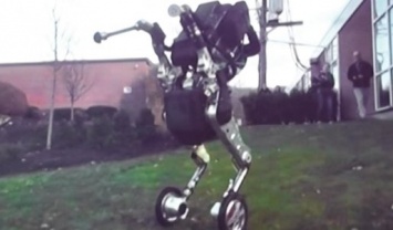 Boston Dynamics представила устрашающего работа (видео)