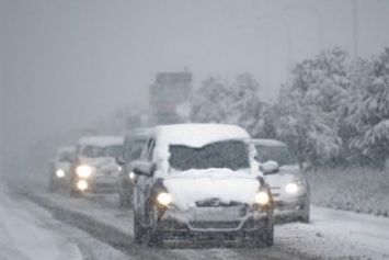 Дороги в Черниговской области снегопад не заблокировал, но из Чернигова лучше не выезжать