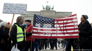 "Мы говорим нет": в Берлине и Лондоне прошли акции протеста против политики Трампа