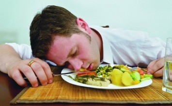 Ученые выяснили откуда берется желание поспать после обеда