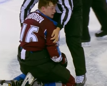 Американский хоккеист избил россиянина Задорова во время матча НХЛ