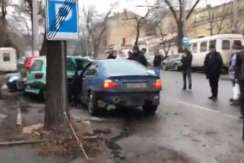 Массовая авария в Одессе: BMW протаранил сразу пять машин (ВИДЕО)