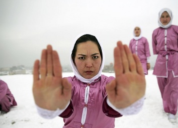 Девушки в Афганистане начали осваивать боевые искусства