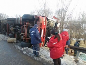 На трассе «Кривой Рог - Николаев» перевернулся грузовик