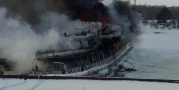 Опубликовано видео пожара на круизном теплоходе под Йошкар-Олой