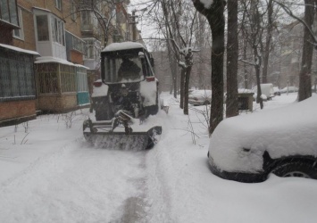 Немцы и дворники. Кто и чем убирает снег в Киеве