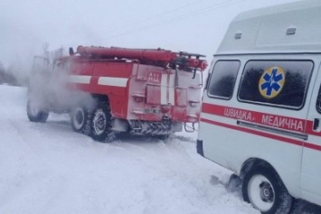 За выходные спасатели Черниговщины освободили из снеговых заносов три автомобиля