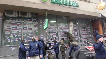 После Киева и Львова, радикалы атаковали российские банки в Ивано-Франковске
