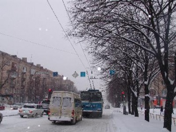 В запорожской мэрии отчитываются, что чистят снег с полудня