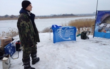 Лед тронулся: в Кривом Роге собрались на зимнюю рыбалку