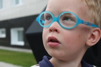На Северо-Западе Крыма дети с проблемами зрения остались без медицинской помощи