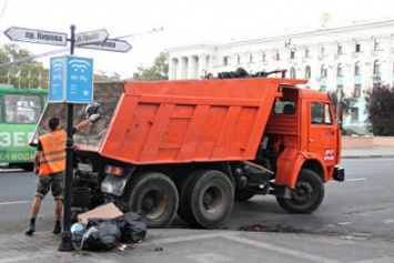 В Симферополе из 38 машин для вывоза мусора 15 сломаны