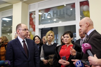 Труханов и Степанов открыли еще один филиал центра админуслуг