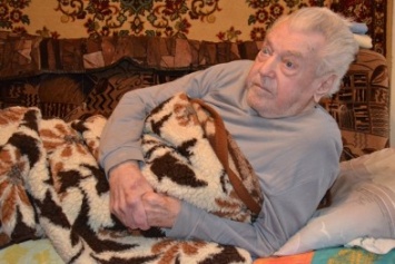 Алупкинский ветеран ВОВ получил адресную помощь и обещание властей утеплить свое жилье