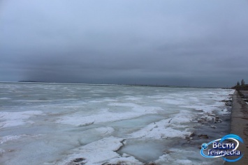 Морозы спасли от затопления городской пляж Геническа