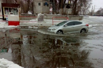 В Днепре затапливает рынок на Яхненковской