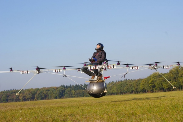 СМИ: В России создадут летающий автомобиль-квадрокоптер