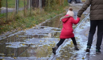 В Киеве улицы заливает нечистотами