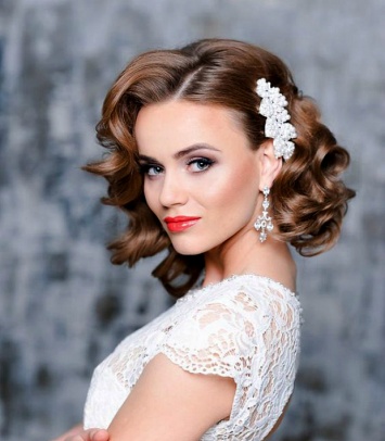 Для стильных невест: свадебные прически на короткие и средние волосы (фото)