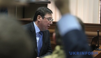 Луценко объявил выговор прокурору за кражу талонов на горючее