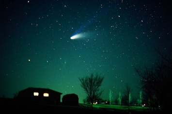 К Земле приближается необыкновенная " зеленая" комета