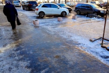 Как по маслу: одесситов вновь огорчили ледяные улицы (ФОТО)