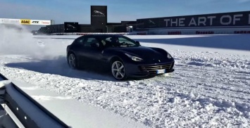 Суперкар Ferrari GTC4 Lusso проходит испытания на заснеженном Нюрбургринге