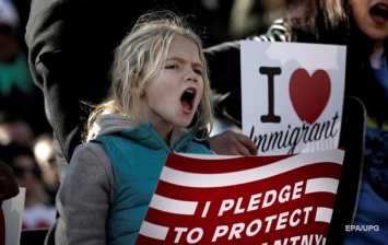 Суд в США поддержал запрет на миграционный указ Трампа