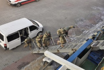 В одесском порту видели бойцов в камуфляже с оружием