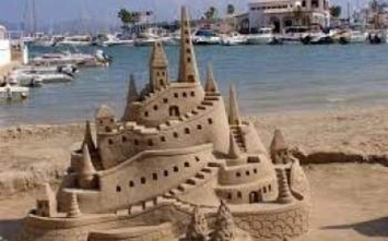 В Индии создали самый высокий в мире замок из песка