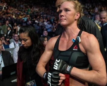 Де Рандами стала первой чемпионкой UFC в полулегком дивизионе для женщин